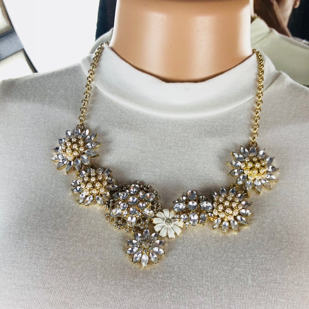 Rhinestone Flower Necklace - Picture 2 of 7